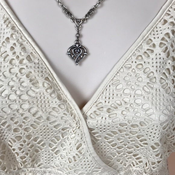 🌸EXPRESS V NECK CREAM LACE CROCHET TOP SIZE LARGE - Picture 4 of 16